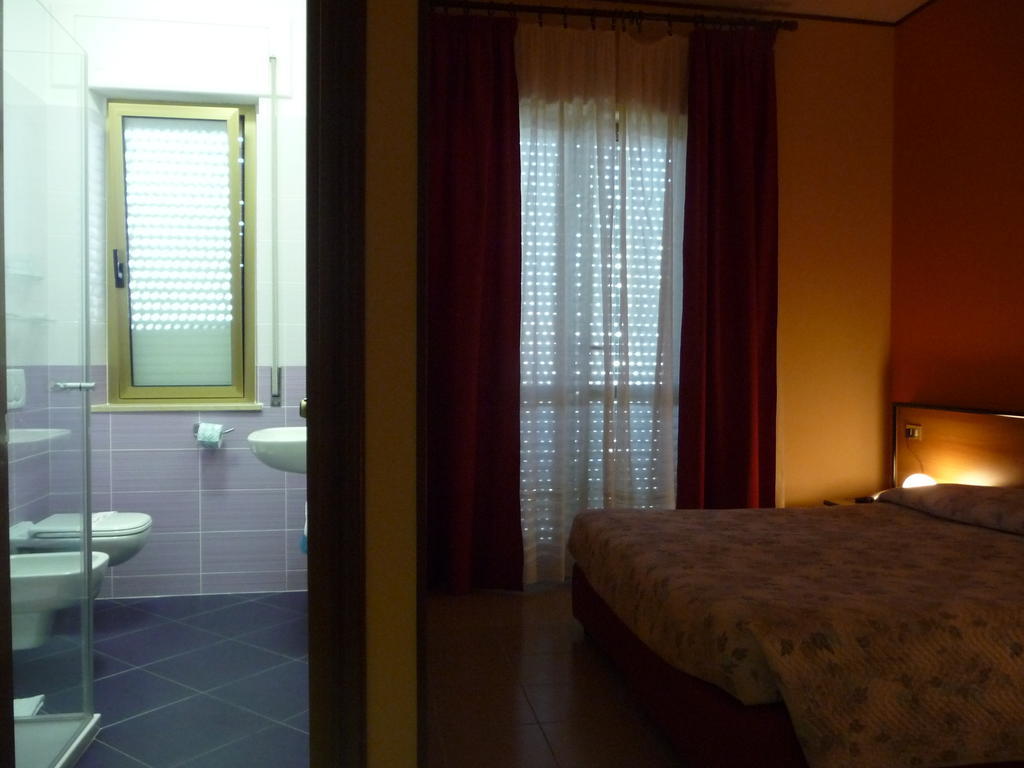 Hotel Naxos B&B Alba Adriatica Room photo