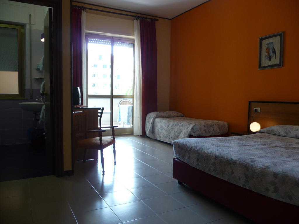 Hotel Naxos B&B Alba Adriatica Room photo