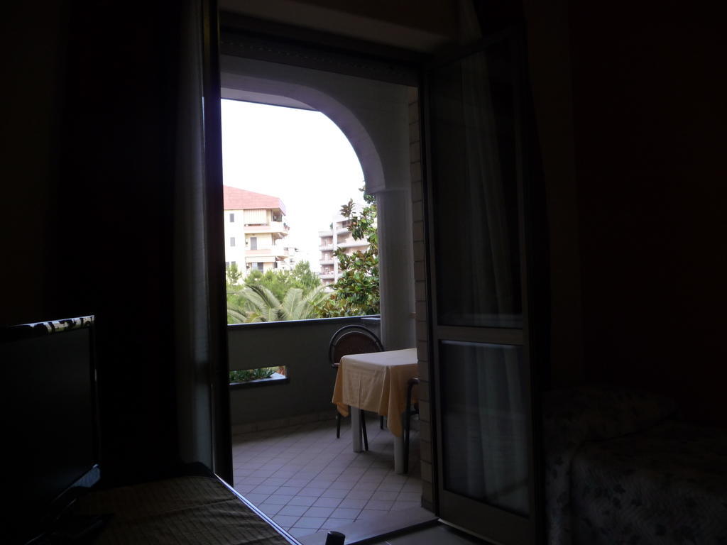 Hotel Naxos B&B Alba Adriatica Room photo